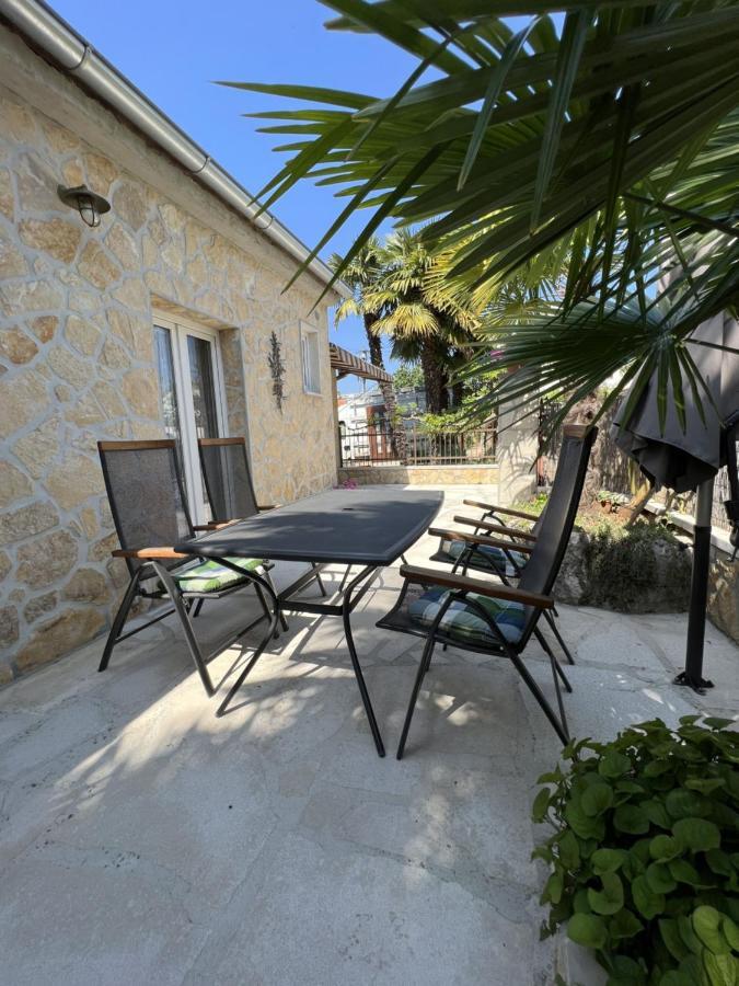 Apartmani Palme Funtana Exterior foto