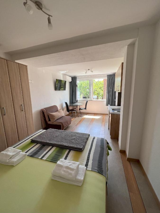 Apartmani Palme Funtana Exterior foto
