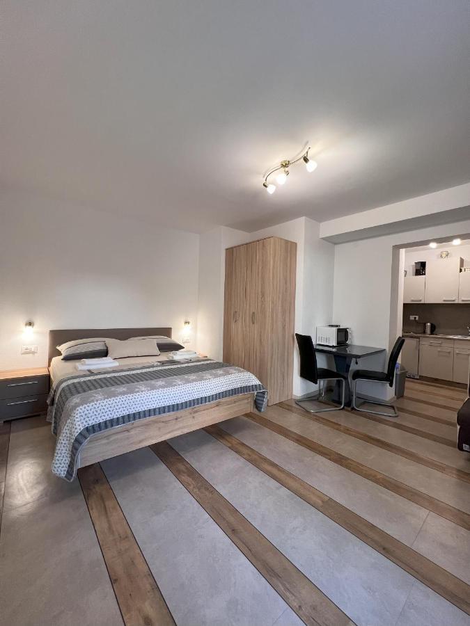 Apartmani Palme Funtana Exterior foto