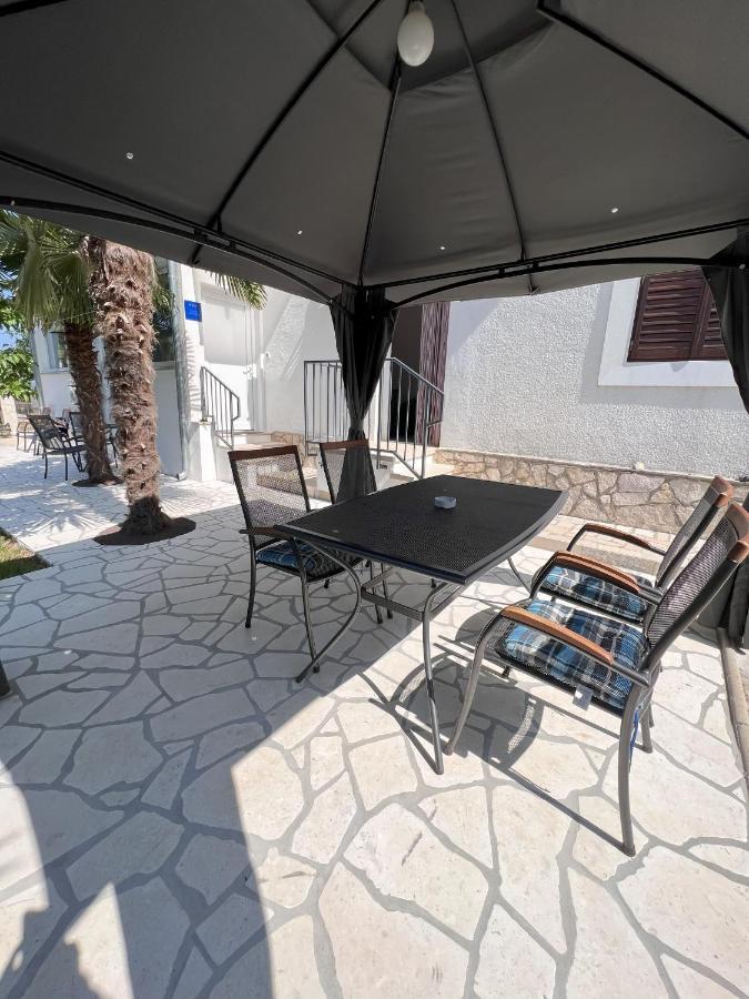 Apartmani Palme Funtana Exterior foto