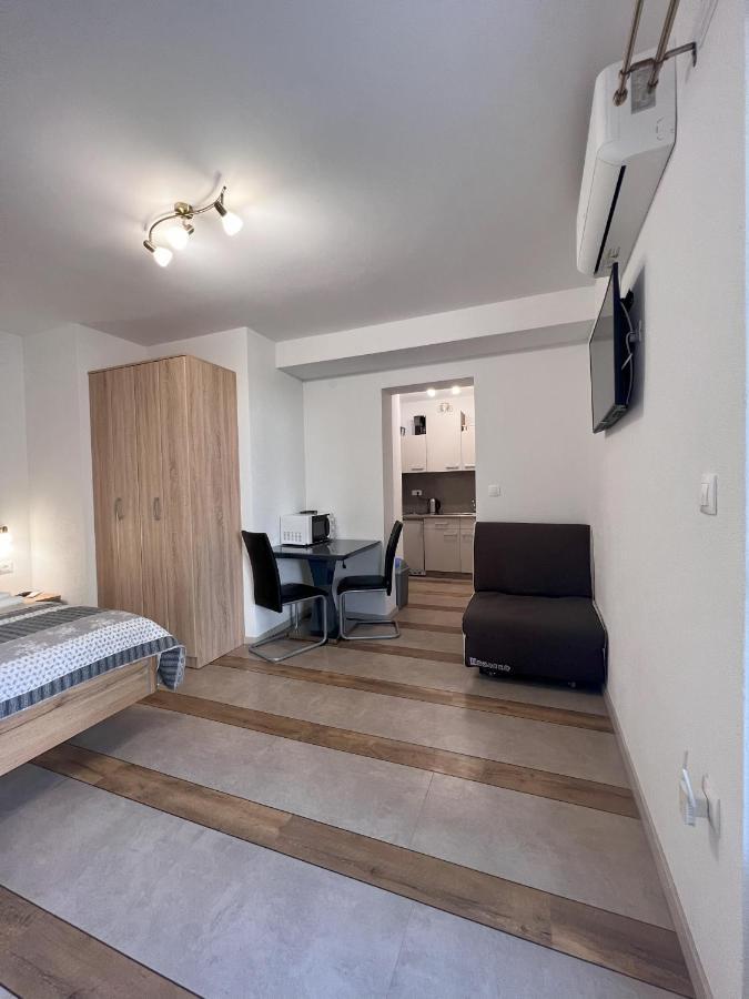 Apartmani Palme Funtana Exterior foto