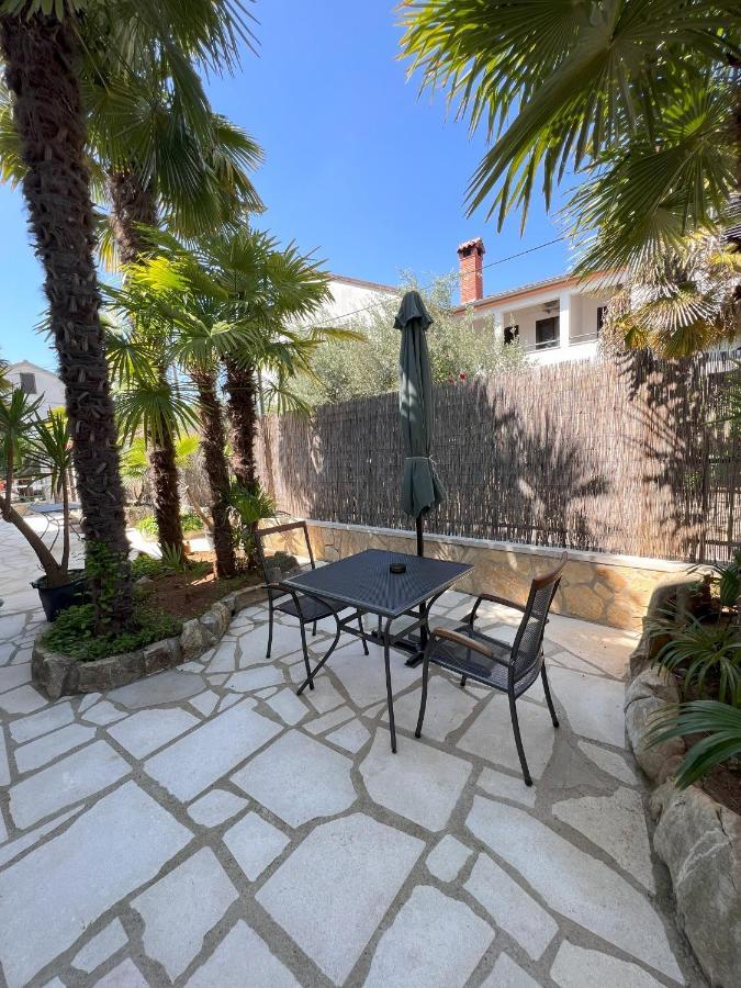 Apartmani Palme Funtana Exterior foto